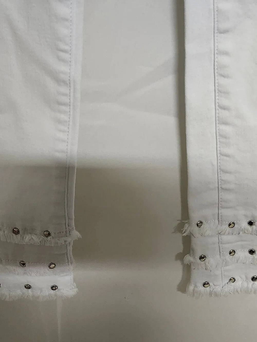Eshly White Cropped Stud-Hem Ankle Pants - Women's - Picture 4 of 6